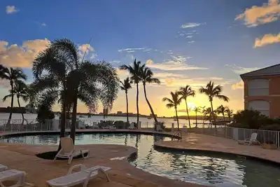 Image de Studio avec piscine et vue lagon, 2/4 personnes