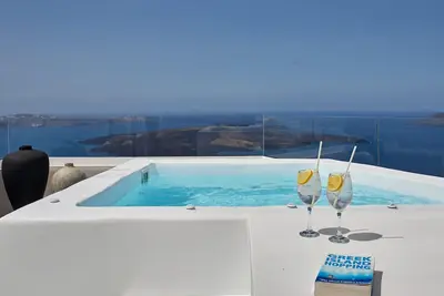 Image de Wonderful Santorini Villa | Villa Sheril | 1 Bedroom Suite | Outdoor Hot Tub | Spectacular Caldera View | Firostefani