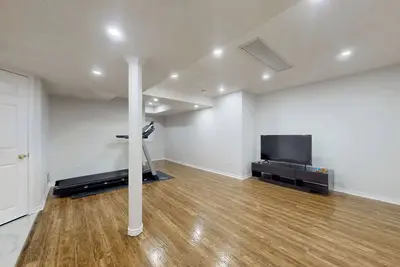 Image de 2 Bed Basement Apartment Heartland Mississauga