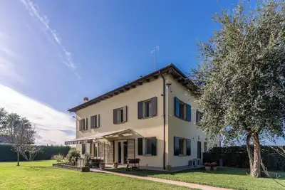 Image de F Tale country house