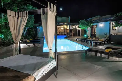 Private quiet villa with a short walk to beaches, restaurants, bars and shops.