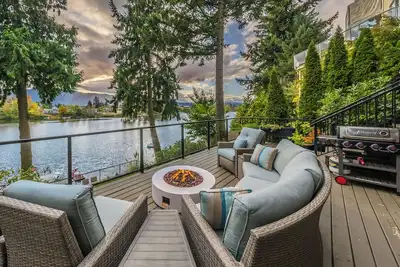 Image de Stunning Lakefront Suite in the Heart of the City