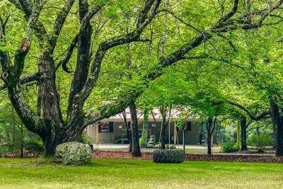 Image de Faith Family Farmhouse | Guest Cottage | Farm | Fire Pit | WiFi | Dog Friendly