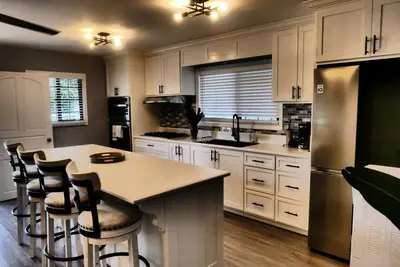 Image de Elena's Jewel - Modern 2br Home