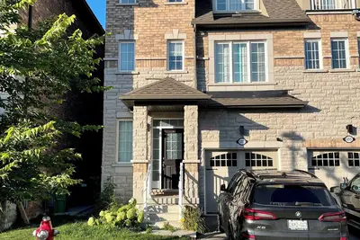 Image de Modern 3-Story Home with Private Patio & Balcony!