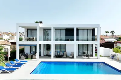 Image de Luxuary Villa with large outdoor area and swimming pool and children's play area