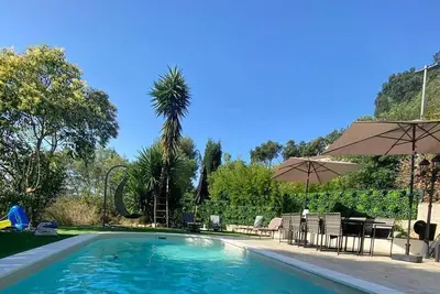 Image de Maison de Maçon Type \"petit Coin de Paradis\" Ideal Pour les Familles Nombreuses