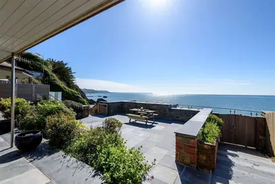 Image de Beachfront Escape, sleeping 14 with spectacular views