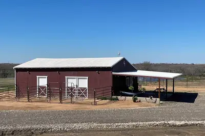 Image de 4t Bunkhouse : comfortable private lodging for family fun.