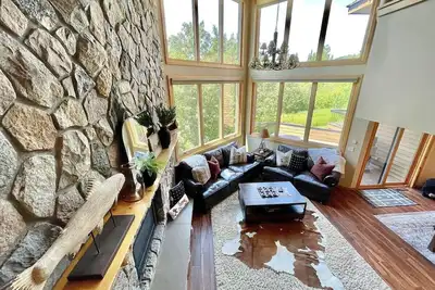 Image de Luxury Lutsen Townhome Ski in Ski out Pool Hot Tub Fire Pits