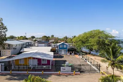 5 Beachfront Cabanas For 30 Guests -Sunset Village