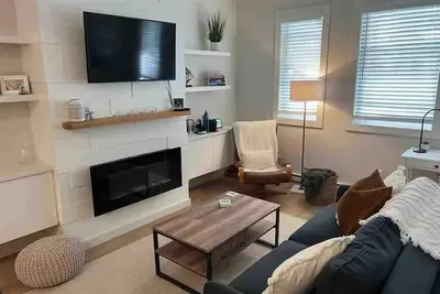 Image de Beautiful South End apt with parking!