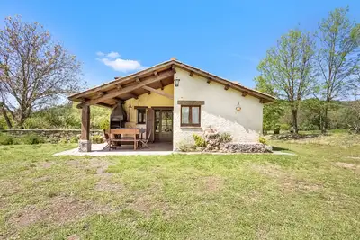 Image de Maison de vacances 'La Cirera' avec vue sur les montagnes, piscine partagée et Wi-Fi