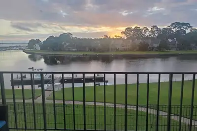 Image de Lakefront Condo on Lake Conroe at The Lodge.