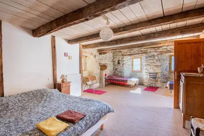 Image de Chambre 'La Ferme De Chalas - Coucoulude' avec piscine partagée, terrasse partagée et Wi-Fi