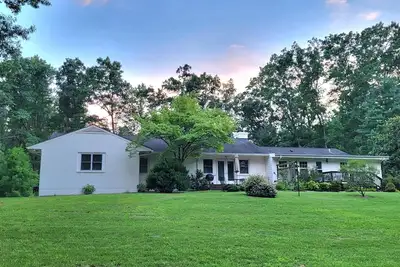 Spacious Estate on 6 acres, King Suite + Efficiency convenient to I-64 in Crozet