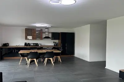 Image de Moderne Ferienwohnung, Platz für 6 Gäste - 2 Schlaf-/ Wohn-/badezimmer, Terrasse