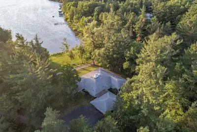 Image de Sunset Bay on Chub Lake - Your Lakeside Getaway
