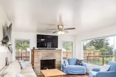 Image de 3 Bedroom Home with Stunning Views - Dog friendly!