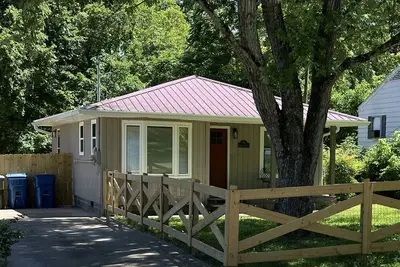 Image de New Bungalow - Fenced yard - 30+ day rental - View of Lookout Mountain - Chattanooga