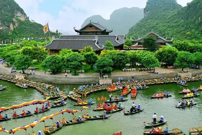 Image de Trang An Ao Dai Homestay - Maison en bois avec vue sur le champ et salle de bain privée