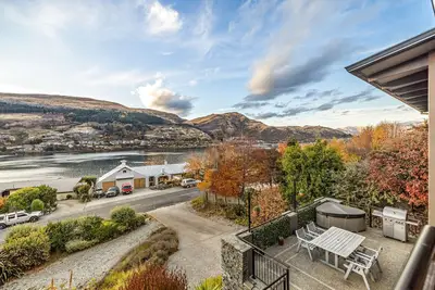 Image de Lake views - close to airport and ski fields