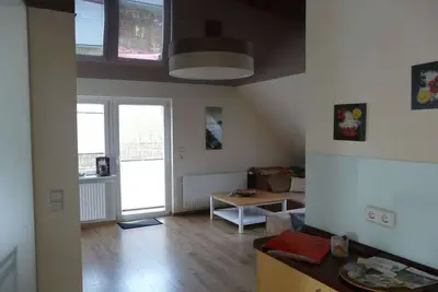 Image de Vue sur l'étang dans la maison au bord de l'étang