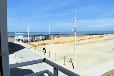 Image de L'Artiste, moderne avec vue mer - cour - parking