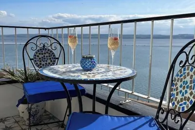 Image de Stylish Seafront Flat & Balcony: Something Special