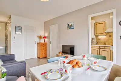 Image de Appartement cosy pour 4 à Cabourg avec balcon ensoleillé, à 400m de la plage