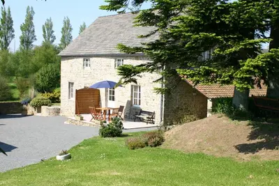 Image de Maison de charme en pierre avec jardin près de Barfleur