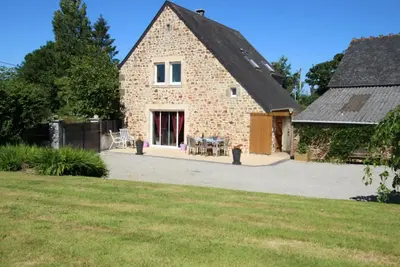 Image de Maison spacieuse à la ferme avec jardin clôturé, animaux admis
