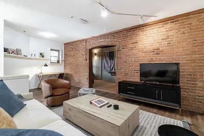 Image de Riverfront Retreat - 2 Units - 3br - Free Parking