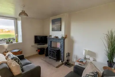 Image de Escape to our Cosy Cottage with Log Burner.