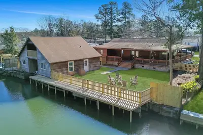 Image de Charming Waterfront Home w/ Lake Access - Pet Friendly