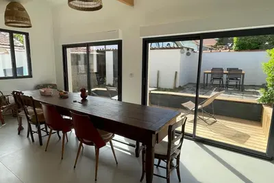 Image de Villa les Mimosas Entièrement Rénovée Plage sud Située à 30 Mètres de la Dune