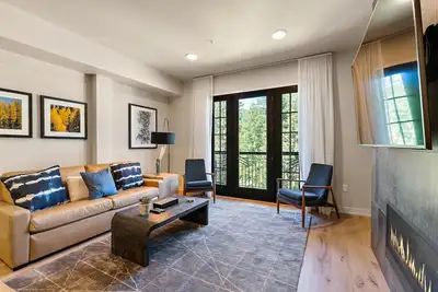 Image de Charming Condo| Gas Fireplace and Mountain Views