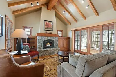 Image de Ski In/Ski Out Cottage with Private Hot Tub