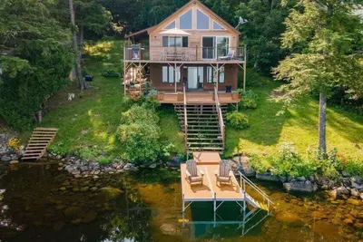 Image de Red Cedar Haven Lakefront Dock  Kayaks