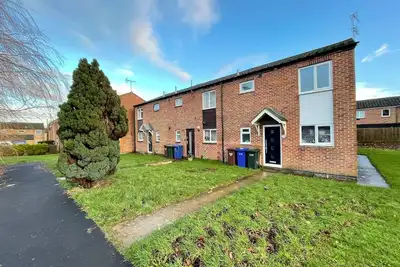 Charming 4-Bed Home, Priv Entrance, Garden, Modern Kitchen, Spacious Living Area