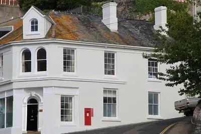 Image de Iconic Landmark historic building in central Salcombe with views over Estuary