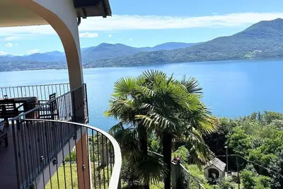 Image de Lac Maggiore : vue panoramique sur le lac, grand balcon et piscine | 2 chambres