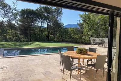 Image de Magnifique Maison Neuve avec piscine chauffée