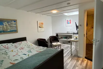 Image de Renovated studio, near the forest and center