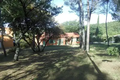 Image de Maison Avec Piscine Dans le Parc du Luberon, Chemin de Randonnée à Proximité