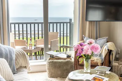 Image de Luxury Styled Cottage next to Seahouses Harbour