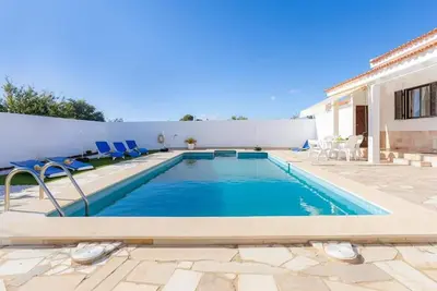 Image de Villa près de la plage de Luz avec piscine