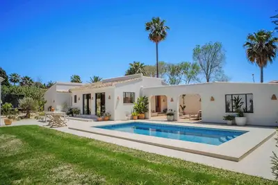 Image de Moderne Villa im Ibizastil in Jávea nur Wenige Fahrminuten vom Strand Entfernt