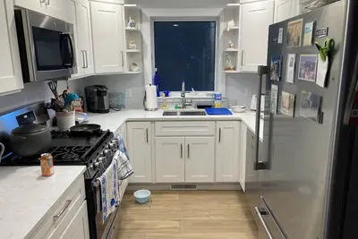 Great Bay Home, beach access dead end street, walking distance to shopping