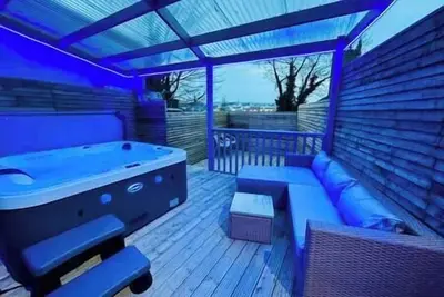 Image de Luxury Hot Tub Retreat Derry City